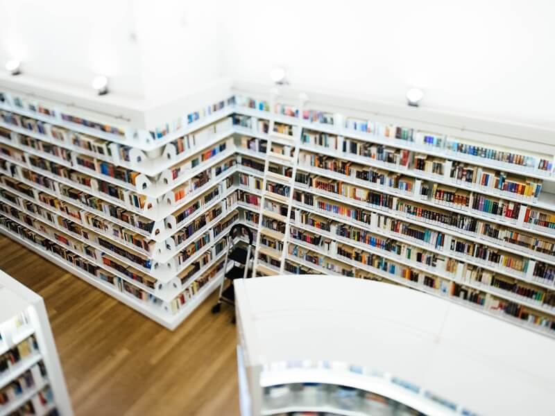 我更喜欢逛书店了